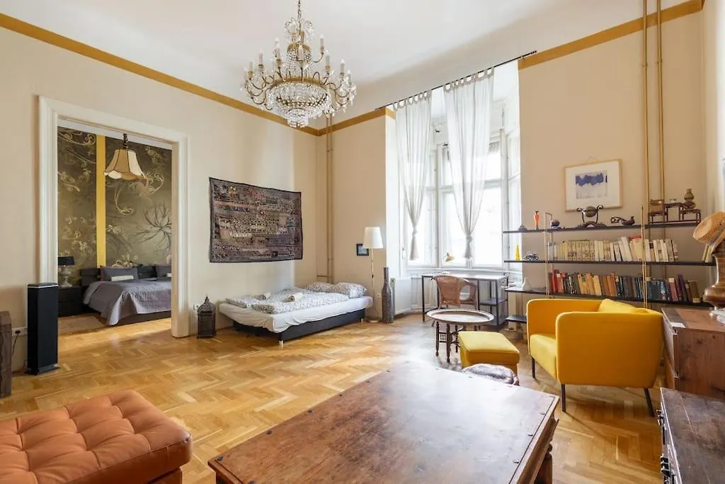 Bourgeois Boheme Apt. 88 M² City Center Budapest 0*,  Ungern