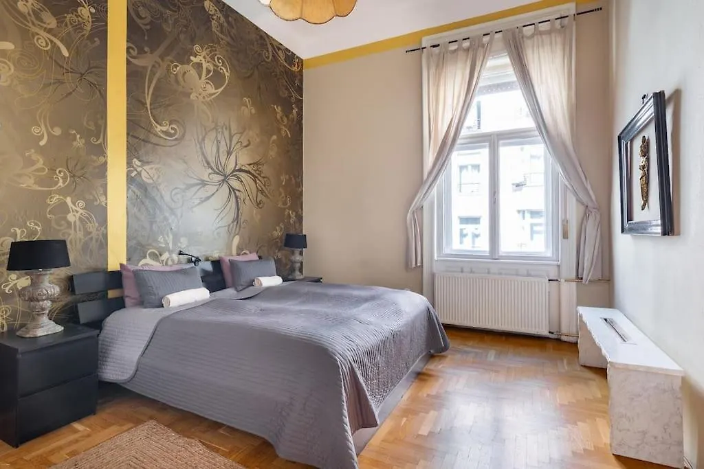 Bourgeois Boheme Apt. 88 M² City Center Budapest Apartment