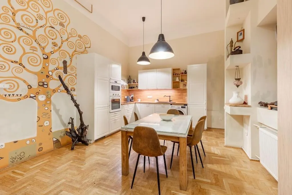Apartment Bourgeois Boheme Apt. 88 M² City Center Budapest